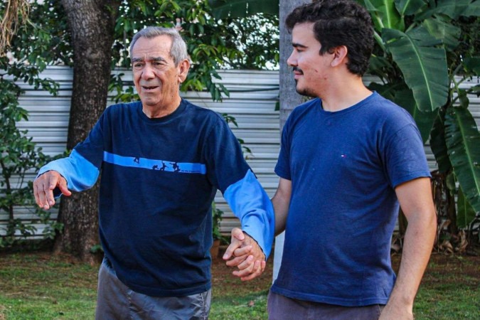 João Vitor visita o pai João Vieira Rosa em espaço para idosos  -  (crédito:  Kayo Magalhães/CB/D.A Press)