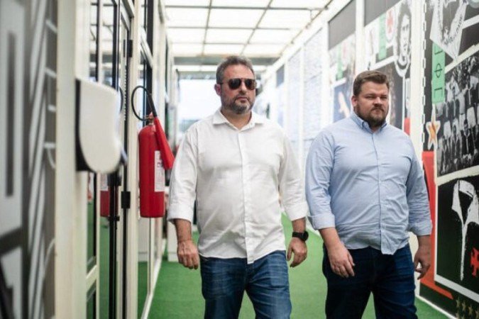 Alexandre Mattos visitando o CT do Vasco ao lado do CEO Lúcio Barbosa -  (crédito: Foto: Leandro Amorim/Vasco)