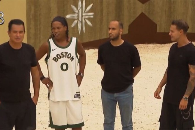 Ronaldinho surpreendeu ao aparecer em programa turco -  (crédito: Foto: Divulgação/Survivor Türkiye)