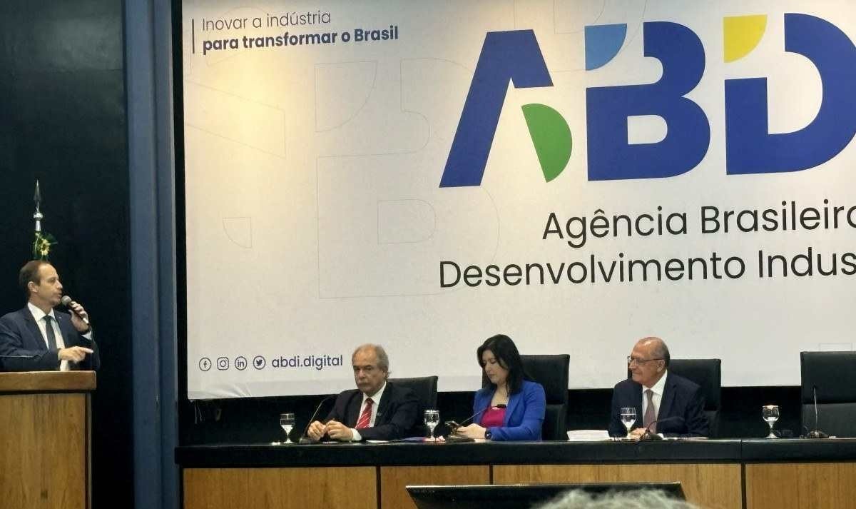 Com auditório lotado, Cappelli é prestigiado em cerimônia de posse da ABDI