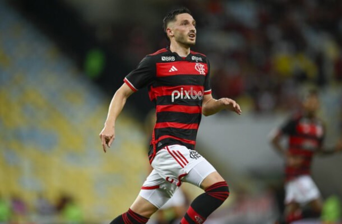 Viña celebra estreia pelo Flamengo e destaca força do grupo
