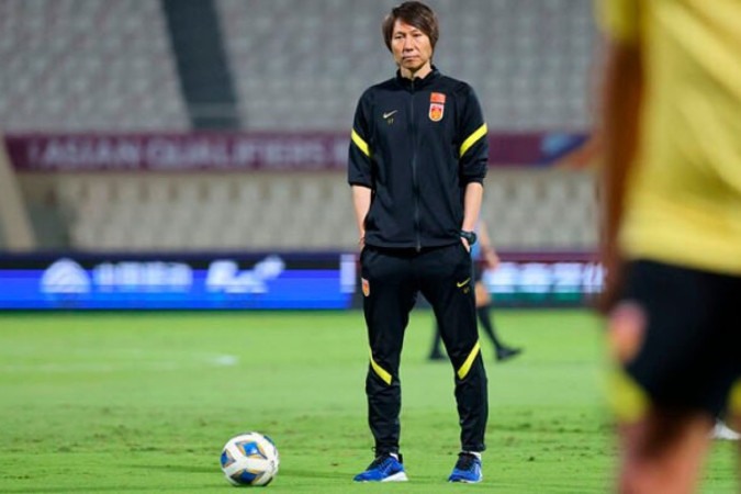 Li Tie em treino da seleção chinesa. Justiça o condenou a prisão perpétua -  (crédito:  AFP via Getty Images)