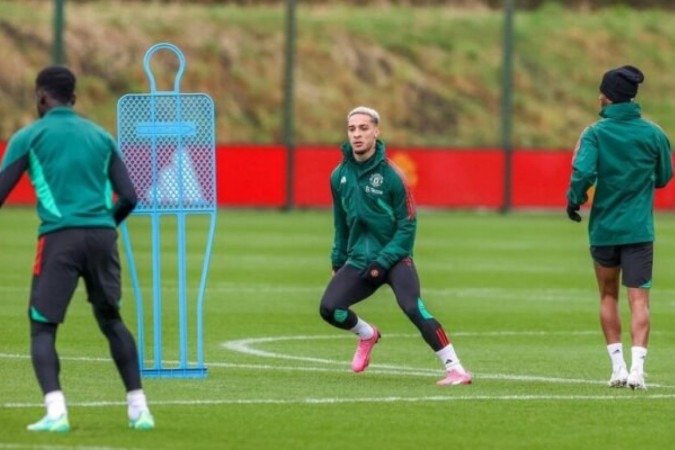 Jogadores do Manchester United durante treinamento da equipe - Foto: Matthew Peters / Manchester United -  (crédito: Foto: Matthew Peters / Manchester United)