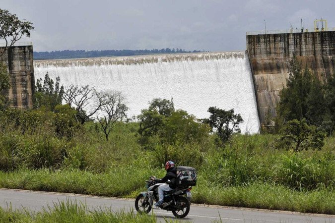 Barragem do Rio Descoberto atinge sua capacidade máxima e transborda após periodo intenso de chuvas