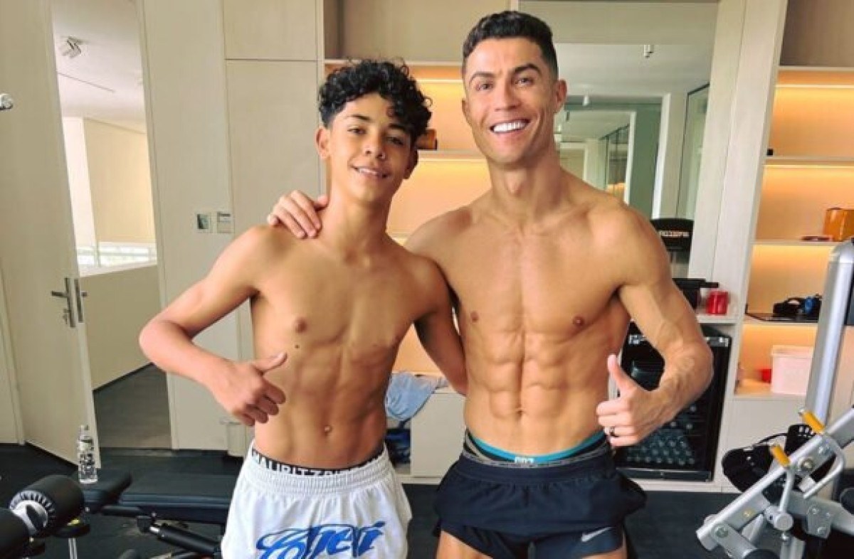 Cristiano Ronaldo chama atenção ao postar foto com o filho na academia