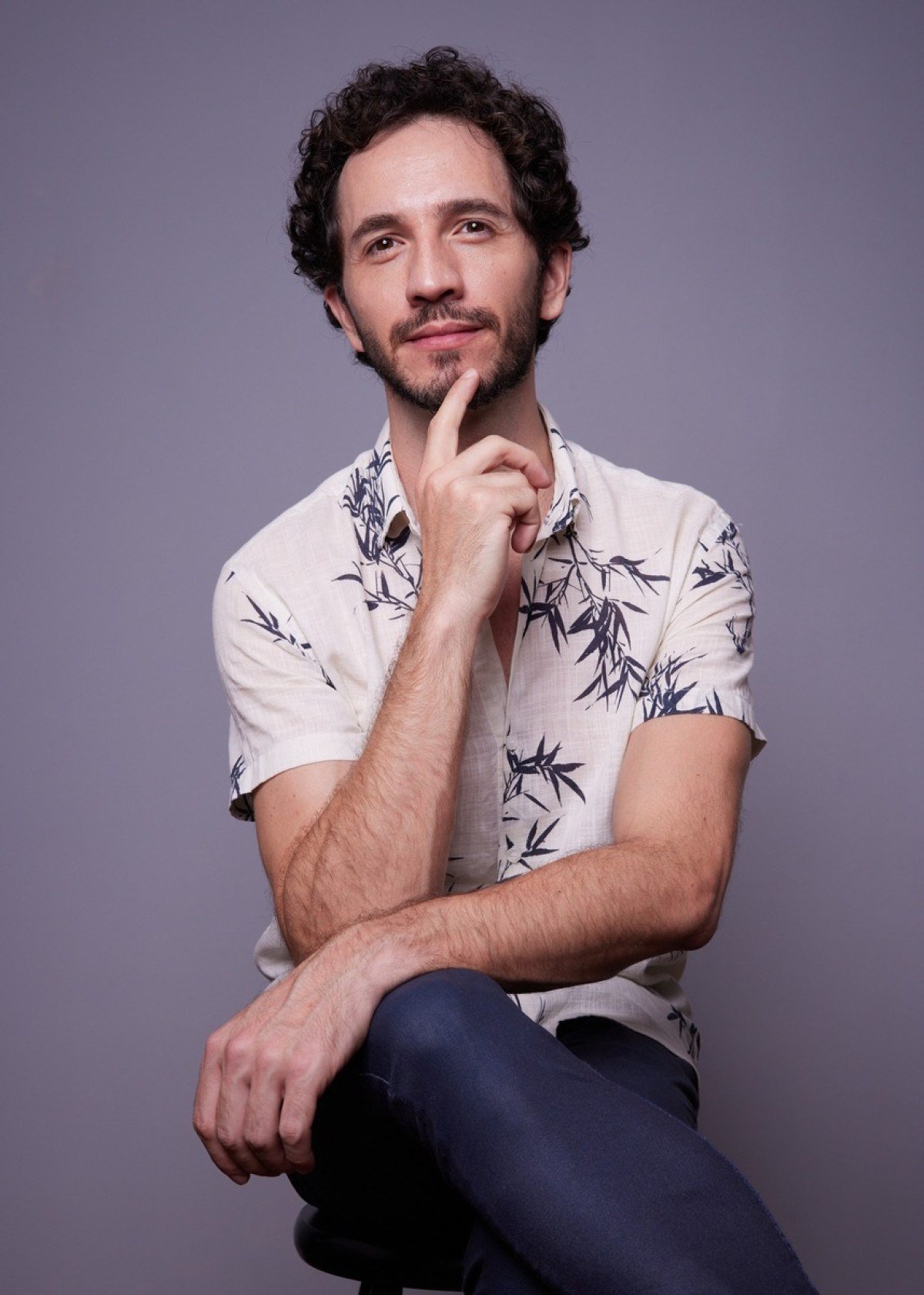 Pedro Passari, ator e locutor que d&aacute; vida ao personagem Silvio Ple, no The Masked Singer Brasil