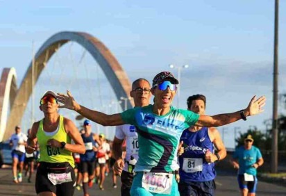 Helen Deluque, terceira colocada no ranking brasileiro de ultramaratona 100km: 'Faço questão de ir' -  (crédito: Arquivo pessoal/Divulgação)