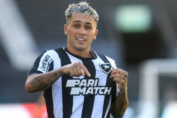Diego Hernández vibra ao fazer o seu primeiro gol com a camisa do Botafogo - (crédito: Foto: Vitor Silva/Botafogo) Diego Hernández vibra ao fazer o seu primeiro gol com a camisa do Botafogo - (crédito: Foto: Vitor Silva/Botafogo)