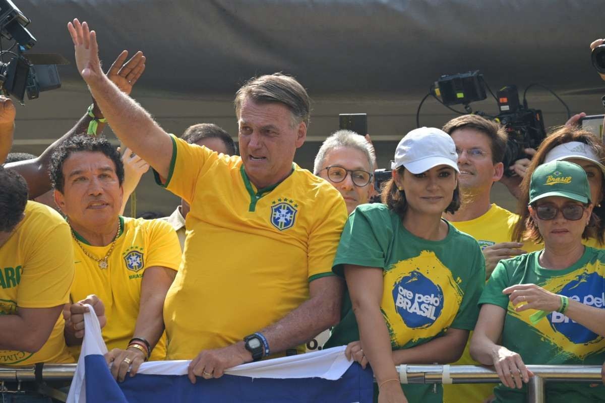 Sem citar nomes, Bolsonaro critica STF, Lula e urnas em discurso na Paulista