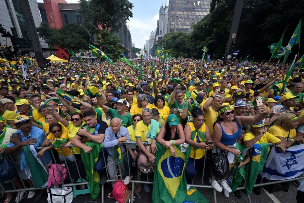  Supporters of former Brazilian President Jair Bolsonaro (2019-2022) attend a rally in Sao Paulo, Brazil, on February 25, 2024, to reject claims he plotted a coup with allies to remain in power after his failed 2022 reelection bid. Investigators say the far-right ex-army captain led a plot to falsely discredit the Brazilian election system and prevent the winner of the vote, leftist President Luiz Inacio Lula da Silva, from taking power. A week after Lula took office on January 1, 2023, thousands of Bolsonaro supporters stormed the presidential palace, Congress and Supreme Court, urging the military to intervene to overturn what they called a stolen election. (Photo by NELSON ALMEIDA / AFP)       
