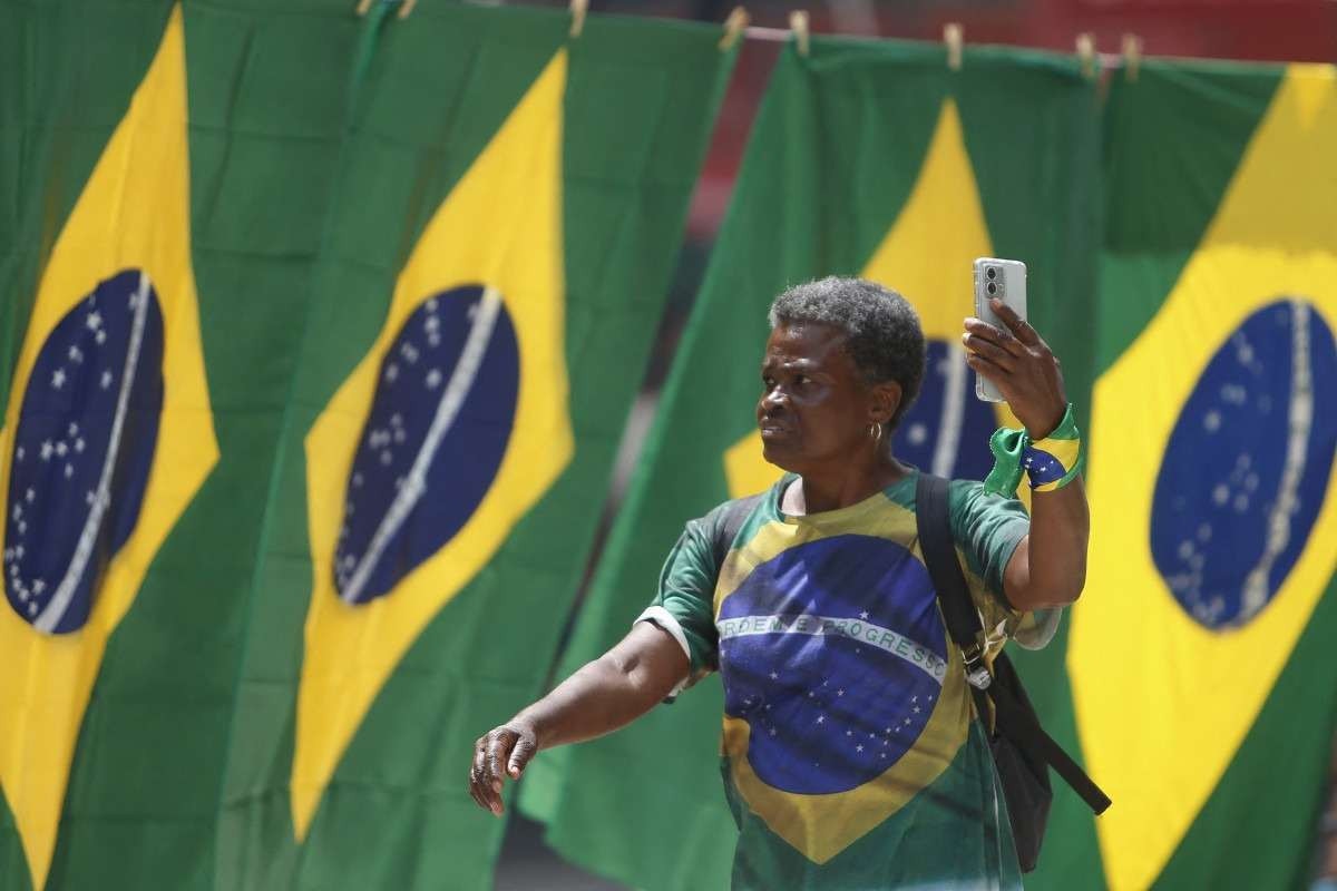  A supporter of former Brazilian President Jair Bolsonaro (2019-2022) attends a rally in Sao Paulo, Brazil, on February 25, 2024, to reject claims he plotted a coup with allies to remain in power after his failed 2022 reelection bid. Investigators say the far-right ex-army captain led a plot to falsely discredit the Brazilian election system and prevent the winner of the vote, leftist President Luiz Inacio Lula da Silva, from taking power. A week after Lula took office on January 1, 2023, thousands of Bolsonaro supporters stormed the presidential palace, Congress and Supreme Court, urging the military to intervene to overturn what they called a stolen election. (Photo by Miguel SCHINCARIOL / AFP)       