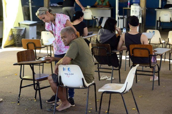 Eliomário Santos, 53, relatou não parar de sentir dor atrás dos olhos