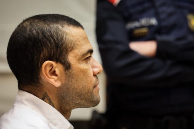 Daniel Alves está preso desde janeiro de 2023  -  (crédito: Foto: Alberto Estévez /POOL/AFP via Getty Images)