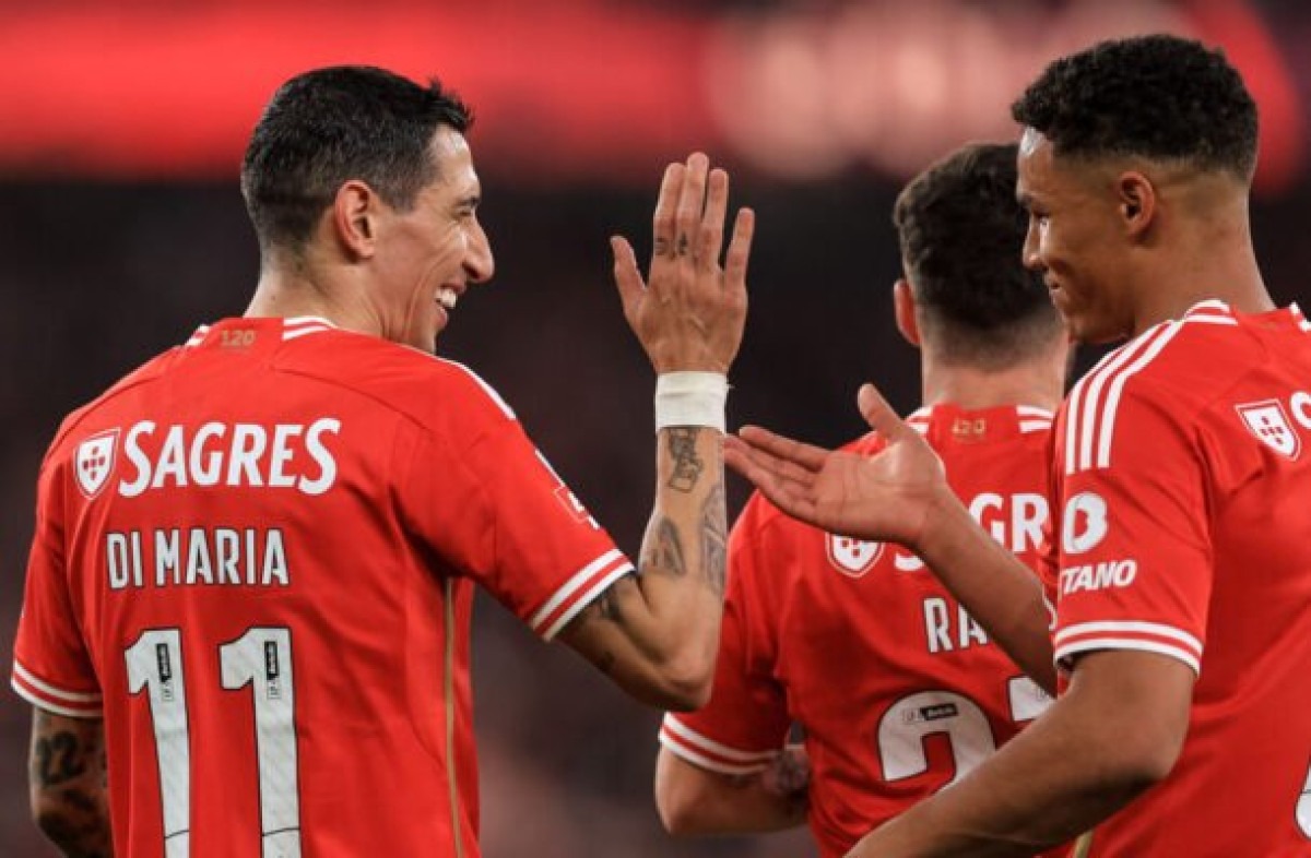 Líder do Português, Benfica goleia Portimonense e pressiona rival
