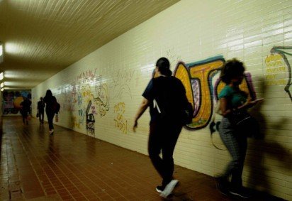 A ideia das passarelas é simples e funcional: criar um caminho seguro que ligue as áreas residenciais, comerciais e de lazer, permitindo que a vida urbana fluísse sem interrupções pelo tráfego intenso -  (crédito:  <<<>>>                              ) -A ideia das passarelas é simples e funcional: criar um caminho seguro que ligue as áreas residenciais, comerciais e de lazer, permitindo que a vida urbana fluísse sem interrupções pelo tráfego intenso -  (crédito:  <<<>>>                              )