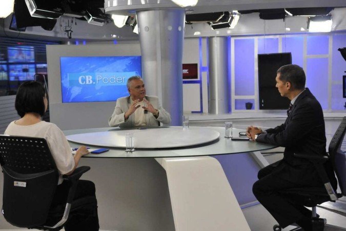  26/02/2024. Crédito: Minervino Júnior/CB/D.A Press. Brasil.  Brasilia - DF. Cb Poder com o Deputado Pastor Daniel na bancada os jornalistas Carlos Alexandre e Lorena Pacheco.