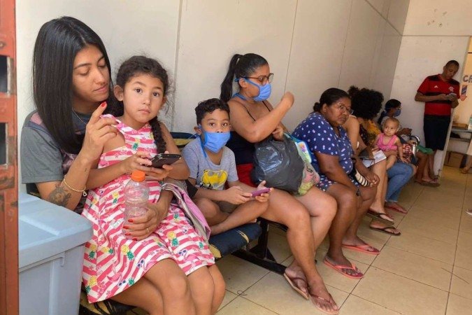 Taliza Mendes levou familiares, inclusive o sogro e a sogra, com sintomas da doença na tenda da Estrutural - (crédito: Giulia Luchetta/CB/D.A Press) Taliza Mendes levou familiares, inclusive o sogro e a sogra, com sintomas da doença na tenda da Estrutural - (crédito: Giulia Luchetta/CB/D.A Press)