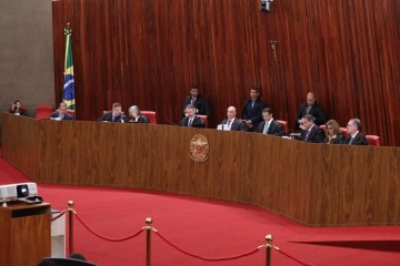 Sessão plenária do TSE: Corte aprovou verba proporcional a candidatos indígenas na eleição  -  (crédito: Luiz Roberto/Secom/TSE)