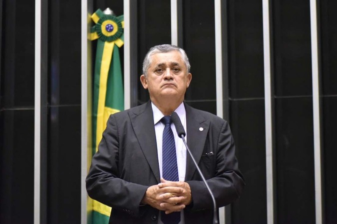 José Guimarães: 