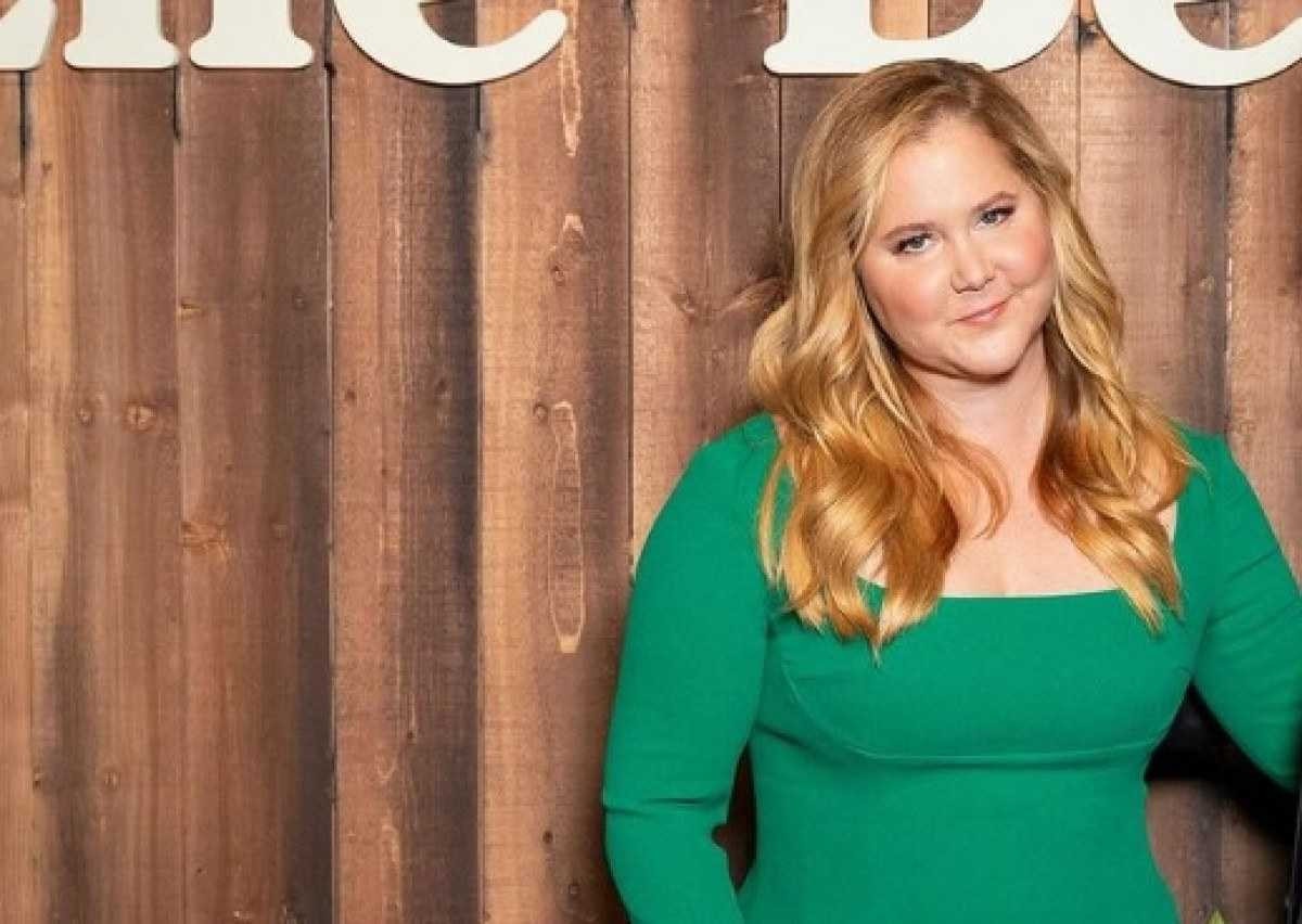 Amy Schumer revela que tem síndrome de Cushing; entenda