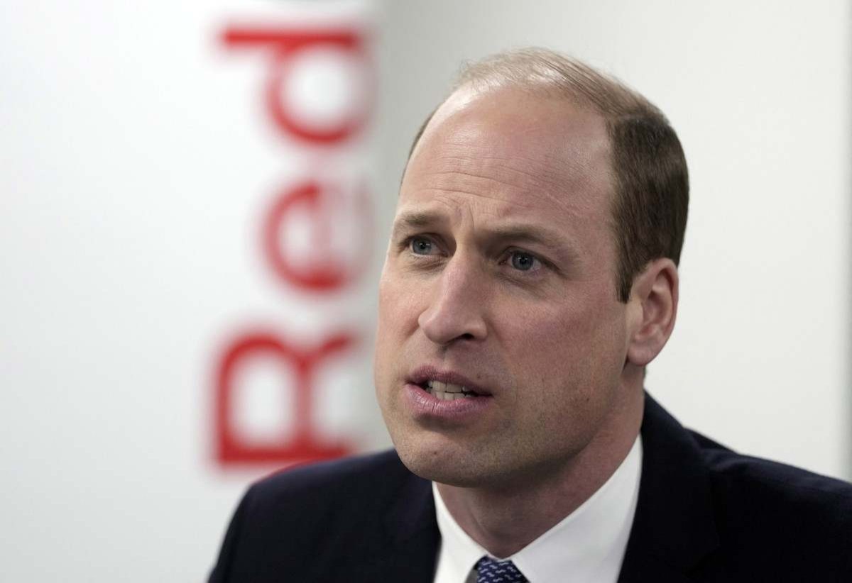 Príncipe William se ausenta de cerimônia real por 