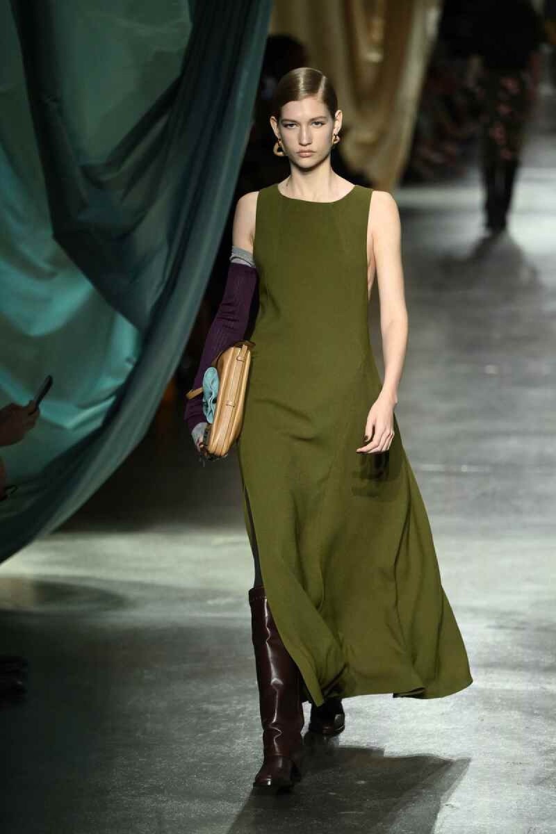 As botas de cano longo foram destaques no desfile de Outono/Inverno da Fendi na Milan Fashion Week 2024.