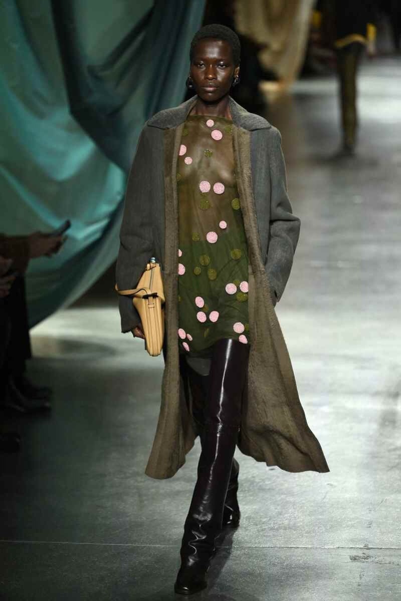 As botas de cano longo foram destaques no desfile de Outono/Inverno da Fendi na Milan Fashion Week 2024.       