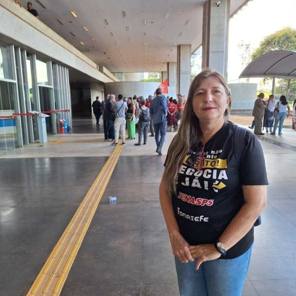 Laura Gusmão, representante da Fonacate, participou da reunião com o MGI