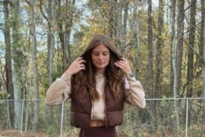 O colete puffer fica ótimo na composição de looks esportivos