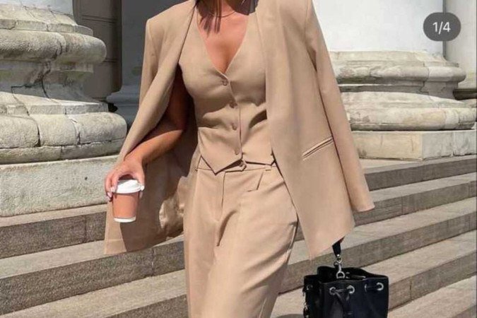 O blazer também pode funcionar como terceira peça e sobrepor o colete