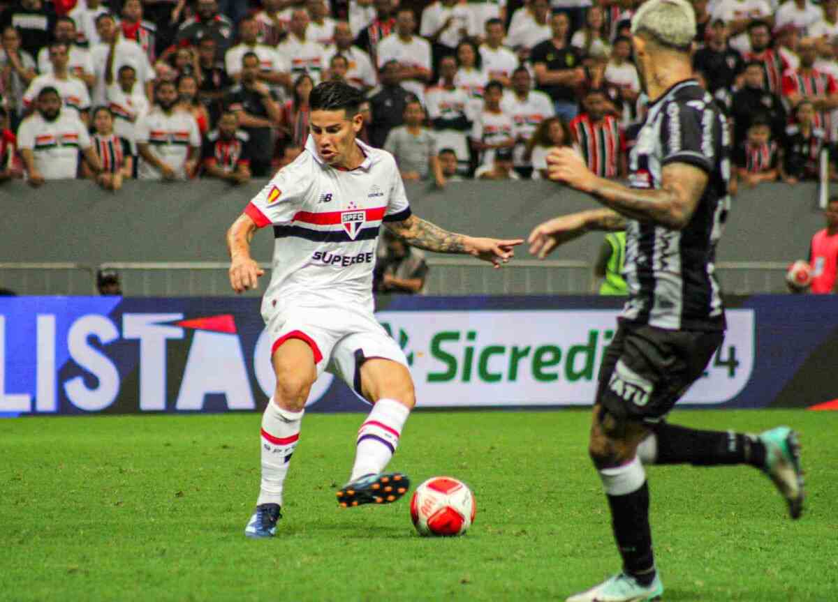 Apesar de ter atuado durante 26 minutos, James se tornou na grande figura da partida -  (crédito: Kayo Magalhães / CB / DA Press)