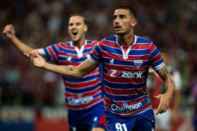 Apesar de não estar entre os jogadores do Fortaleza que sofreram fisicamente com o ataque ao ônibus, Galhardo teve trauma mental com o episódio - (crédito: AFP via Getty Images) Apesar de não estar entre os jogadores do Fortaleza que sofreram fisicamente com o ataque ao ônibus, Galhardo teve trauma mental com o episódio - (crédito: AFP via Getty Images)