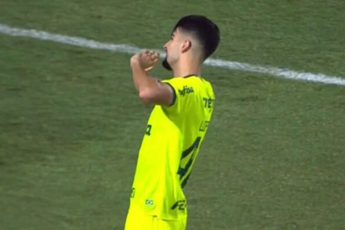 Flaco LÃ³pez celebra o seu gol, que abriu o placaer para o Palmeiras  -  (crédito: Foto: ReproduÃ§Ã£o/TNT)