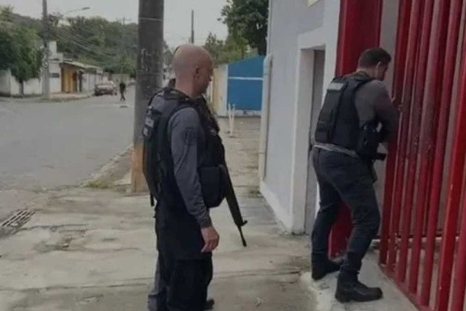 Agentes saíram para cumprir mandados de busca e apreensão contra 9 pessoas físicas e 7 jurídicas em endereços na Zona Oeste do Rio -  (crédito: Reprodução/Polícia Civil RJ)