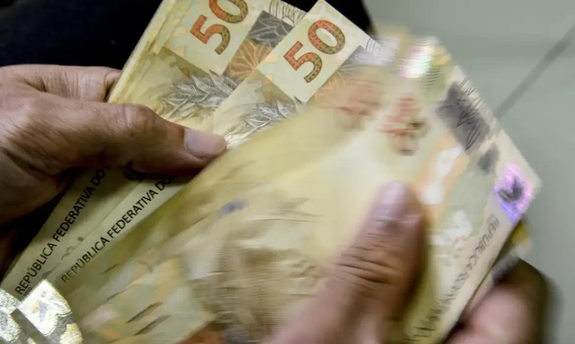 Suspensão atende a determinações do TCU, que bloqueou descontos diretamente dos benefícios previdenciários - (crédito: EBC) Suspensão atende a determinações do TCU, que bloqueou descontos diretamente dos benefícios previdenciários - (crédito: EBC)