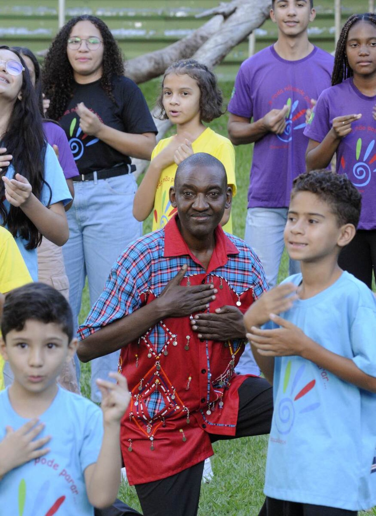 Lemarron Kaanto que levar a cultura queniana para a comunidade por meio do Batucar