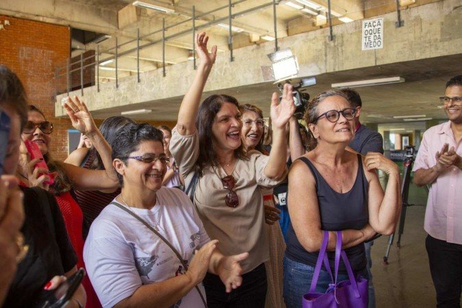 Aprovados no Vestibular 60 comemoram ingresso na UnB. Iniciativa inédita oportuniza o acesso de 136 idosos no ensino superior gratuito - (crédito: Anastácia Vaz Secom/UnB) Aprovados no Vestibular 60 comemoram ingresso na UnB. Iniciativa inédita oportuniza o acesso de 136 idosos no ensino superior gratuito - (crédito: Anastácia Vaz Secom/UnB)