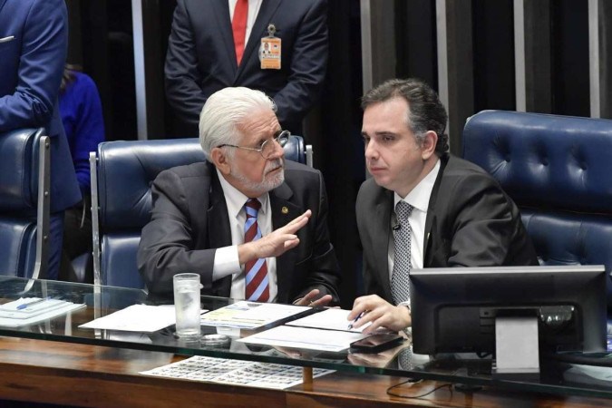 Wagner articula uma solução para a reoneração das folhas municipais, sobre a qual Pacheco é contra -  (crédito: Jonas Pereira/Agência Senado)