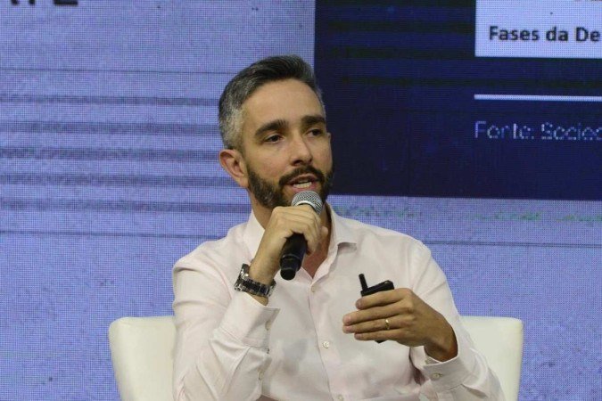 Henrique Valle Lacerda, infectologista do Hospital Brasília da Rede DASA, participa do evento 