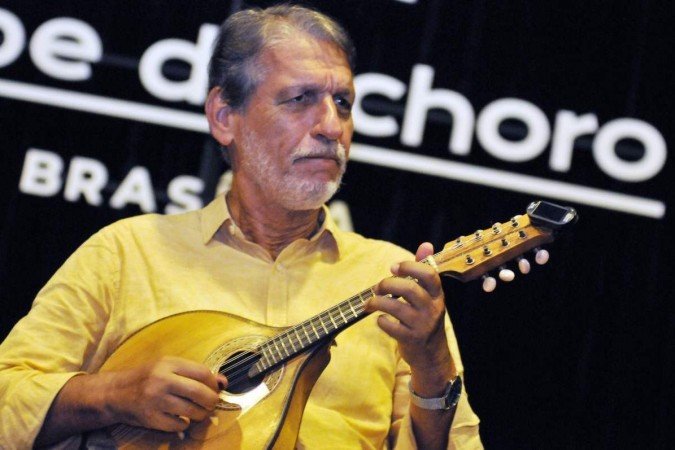  29/02/2024. Crédito: Minervino Júnior/CB/D.A Press. Brasil.  Brasilia - DF. Clube so Choro em Brasília no dia que o choro foi reconhecido e tombado pelo IPHAN. Reco do Bandolin.