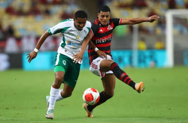 Flamengo deseja renovar contrato de Igor Jesus