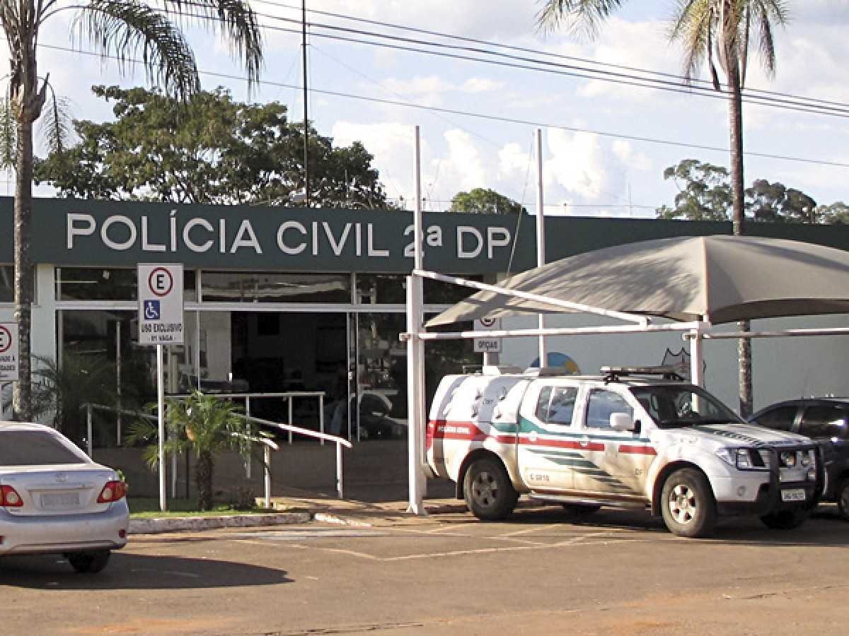 Mãe forja suicídio e mata filha com cabo de computador; autora foi indiciada