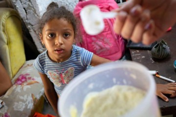 O governo cubano pediu ajuda para fornecer leite subsidiado às crianças de até sete anos  -  (crédito: Getty)