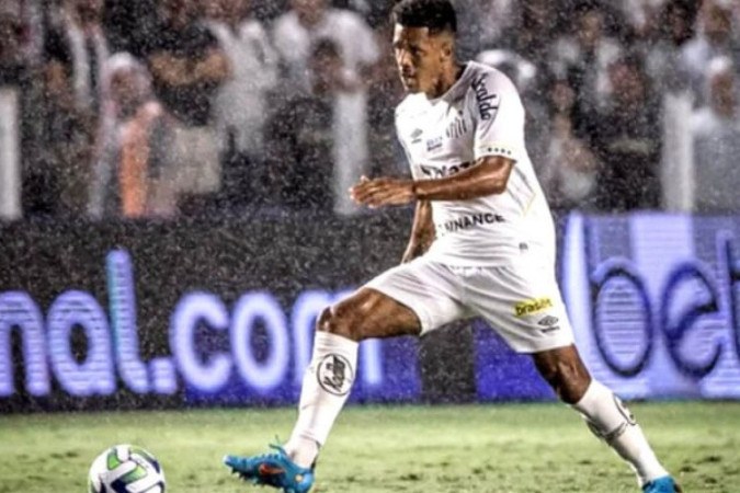 Gabriel Inocêncio disputou 25 partidas pelo Peixe, em 2023 -  (crédito: Foto: Raul Baretta/Santos FC)