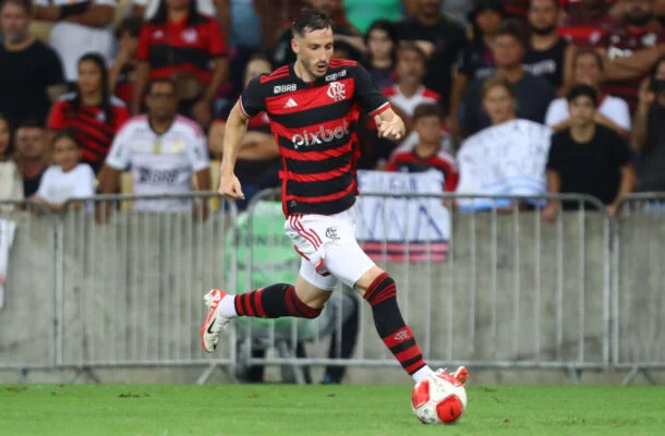 Viña deve ser titular pela primeira vez com a camisa do Flamengo