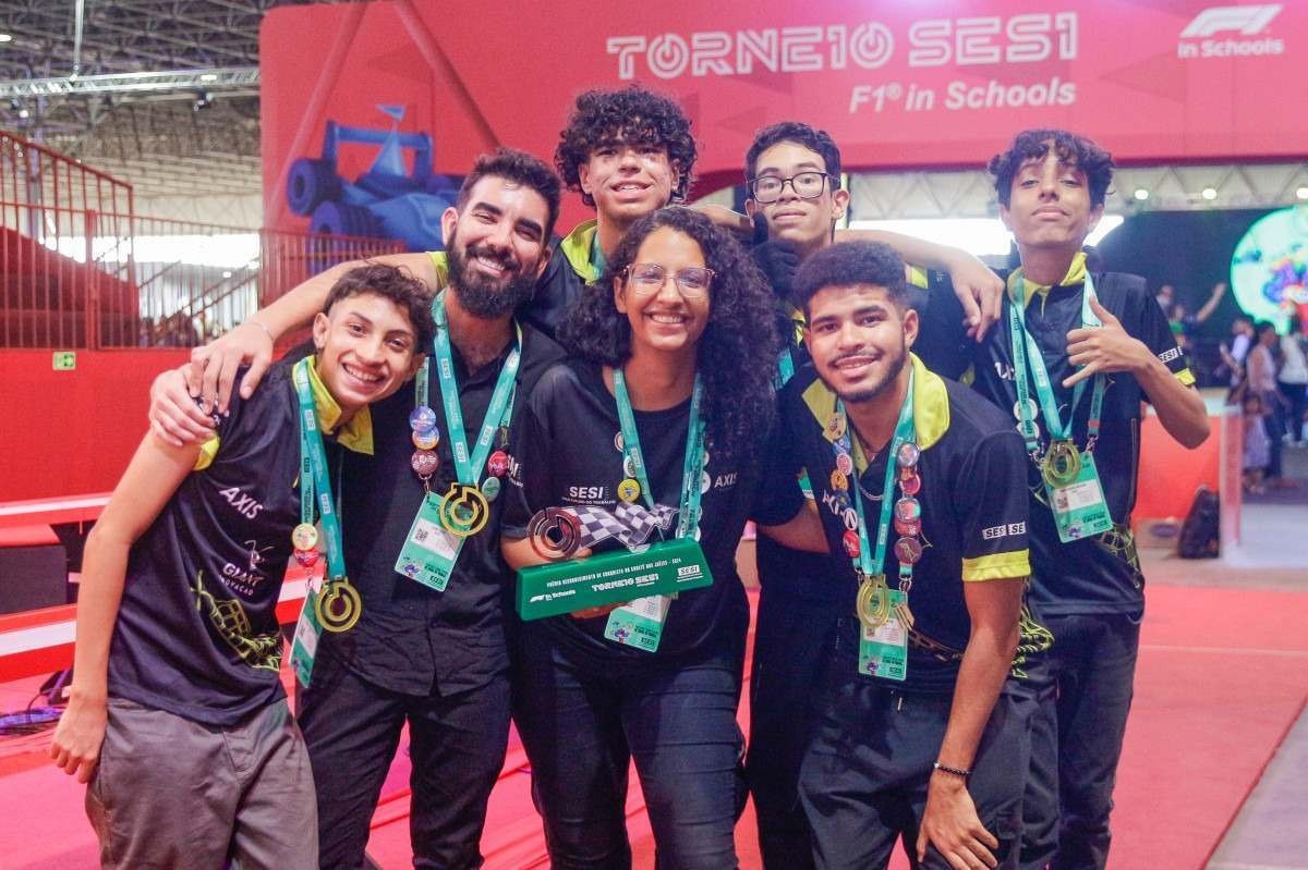 Equipe Axis, de Sobradinho, premiada no torneio da F1 in Schools, que é apoiado pela Fórmula 1 e desafia crianças e jovens de 9 a 19 anos a desenvolver habilidades práticas de empreendedorismo e de tecnologia     