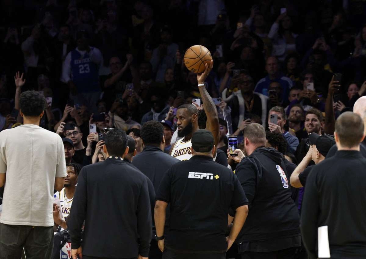 Em noite histórica, LeBron James chega a 40 mil pontos na NBA