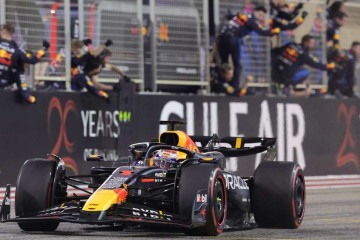 o Piloto domina GP do Bahrein, vence com tranquilidade e faz Grand Chelem na temporada       -  (crédito: AFP)
