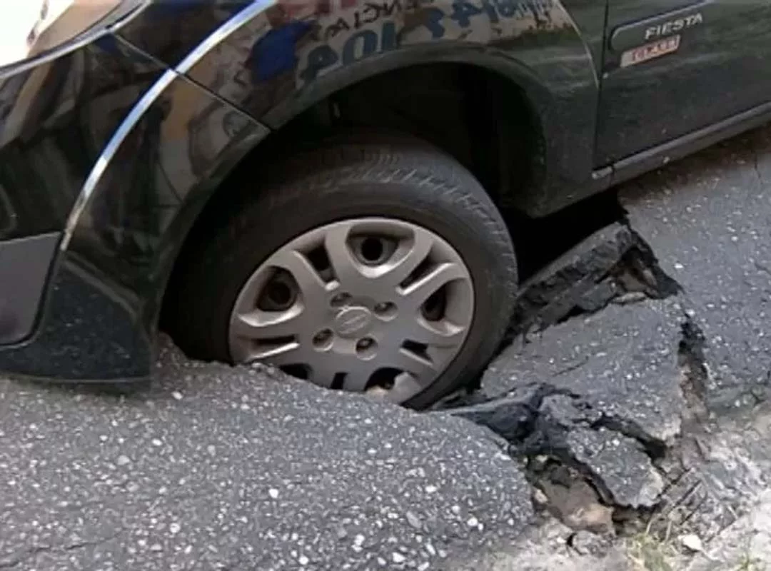 O Brasil tem o segundo pior asfalto do mundo. É o que apontou estudo publicado em 2023 pelo portal CupomVálido.  -  (crédito:  Reprodução/TV Liberal)