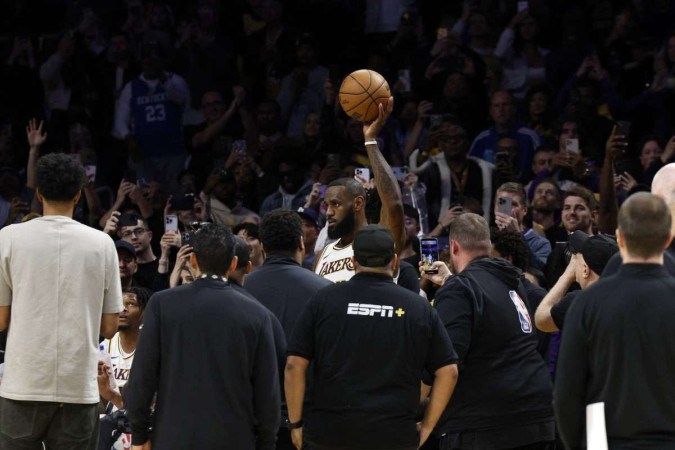 A celebração da marca de 40 mil pontos na casa do Los Angeles Lakers: maior cestinha da história da NBA -  (crédito:  Getty Images via AFP)